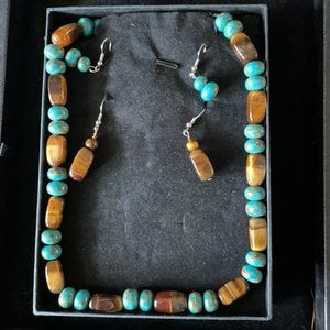 Costume Necklace and two pairs of earrings NWOT